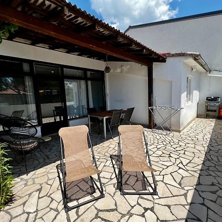 Apartment Denis - large terrace Makarska Buitenkant foto