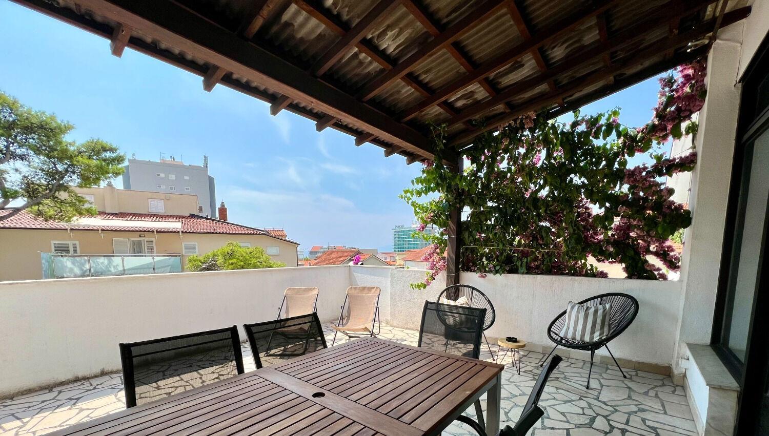 Apartment Denis - large terrace Makarska Buitenkant foto