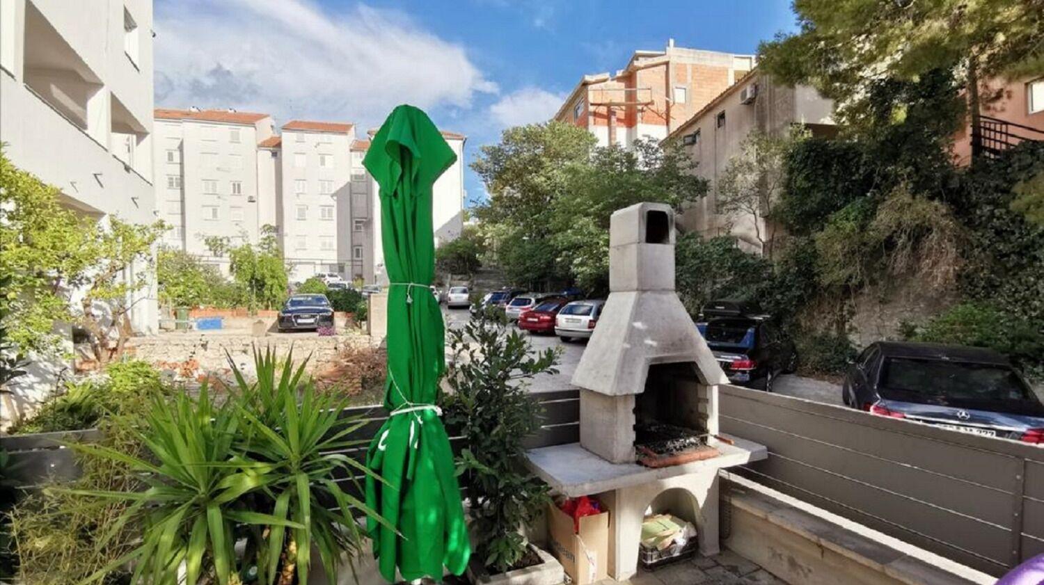 Apartment Denis - large terrace Makarska Buitenkant foto