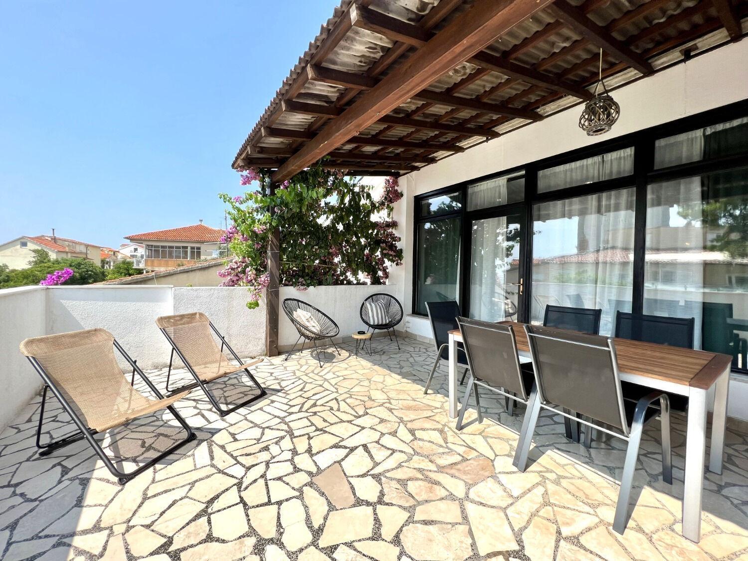 Apartment Denis - large terrace Makarska Buitenkant foto